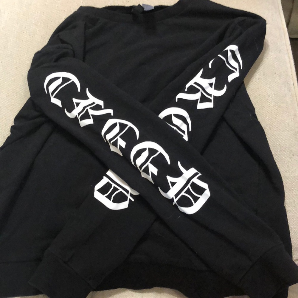 long sleeve crew neck sweatshirt